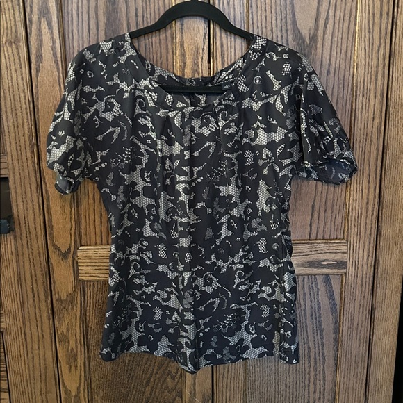 Banana Republic Tops - Banana Republic 100% Silk Top Lace Print Black Cream Blouse Short Sleeve‎ Small